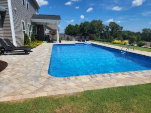 How To Choose The Right Swimming Pool Design for Your Backyard